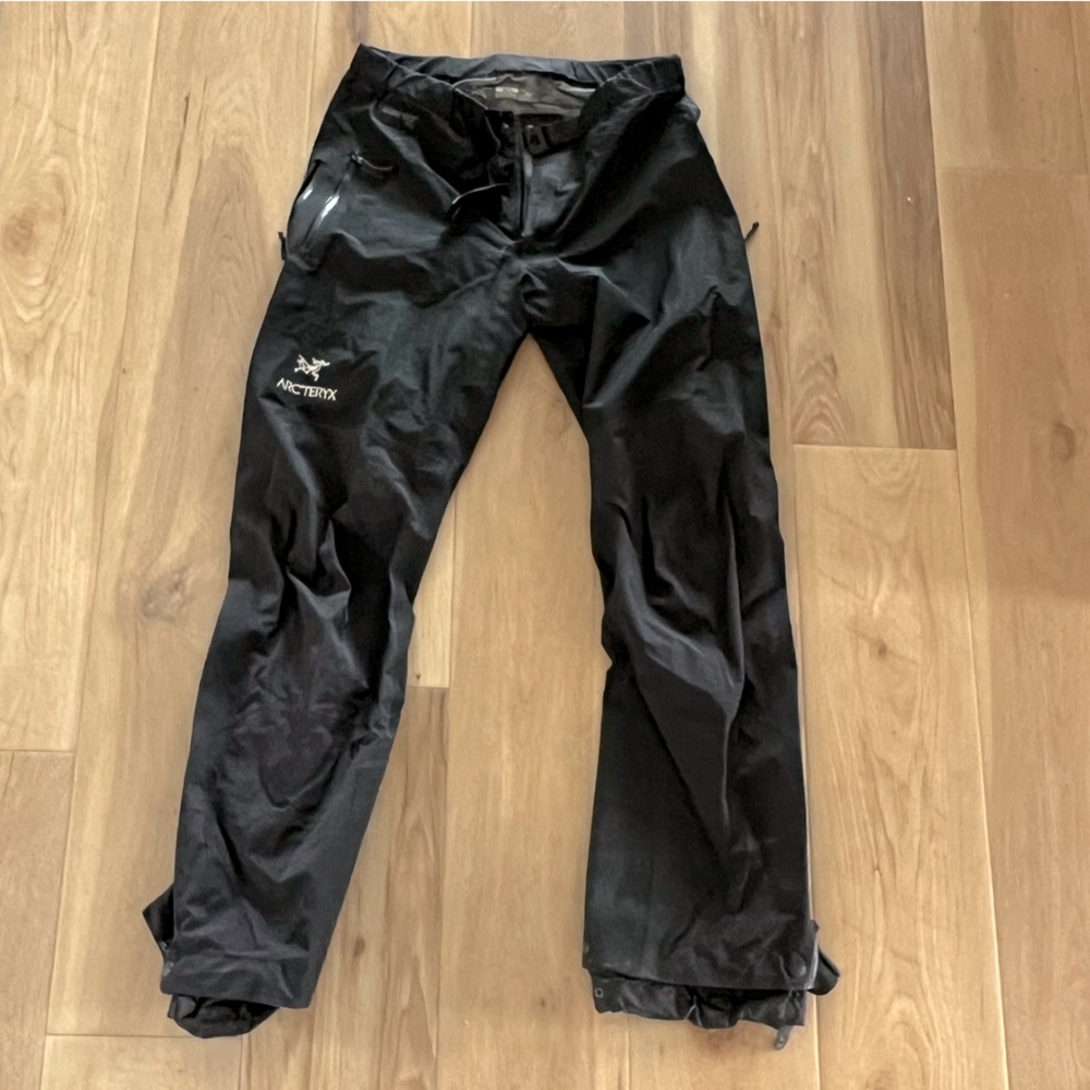 Arc’teryx women’s medium gore-tex pants